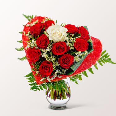 Rosenstrauß Romeo mit Vase & Ferrero Giotto 3er
