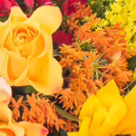 Blumenstrauß Sommergefühl mit Vase & Ferrero Giotto 3er