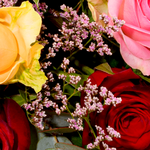 Premiumstrauß Rosenfest mit Premiumvase & Ferrero Giotto 3er