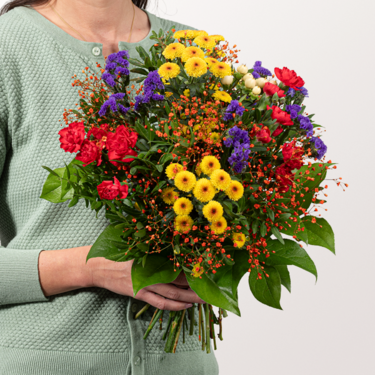 Blumenstrauß Blütenwiese mit Vase & Ferrero Giotto 3er